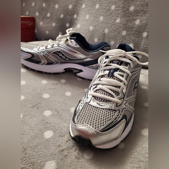 Men's size 9.5 Saucony Runners - Picture 5 of 13